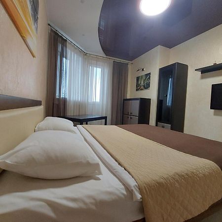 Романтичні Апартаменти У Центрі Lutsʼk Exterior foto